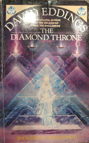 Cover of The Diamond Throne by David Eddings. A queen glowing with white light sits on a throne of diamond, it has a triangular shape with facets that reflect the light. Four sconces burn a gentle light in a symmetrical arrangement. The diamond throne reflects blues and purples.